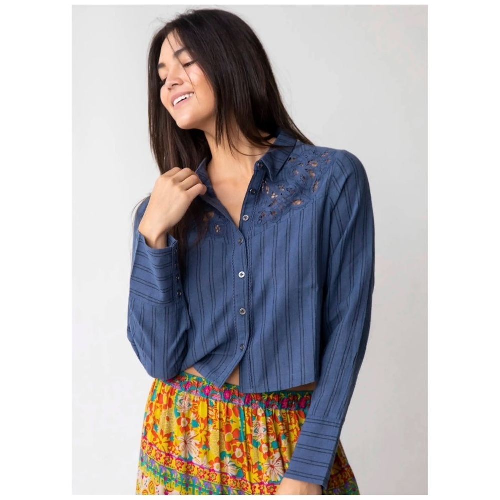 Natural Life Boho Prairie Cottagecore Ana Lace Cropped Buttondown Top Indigo | S